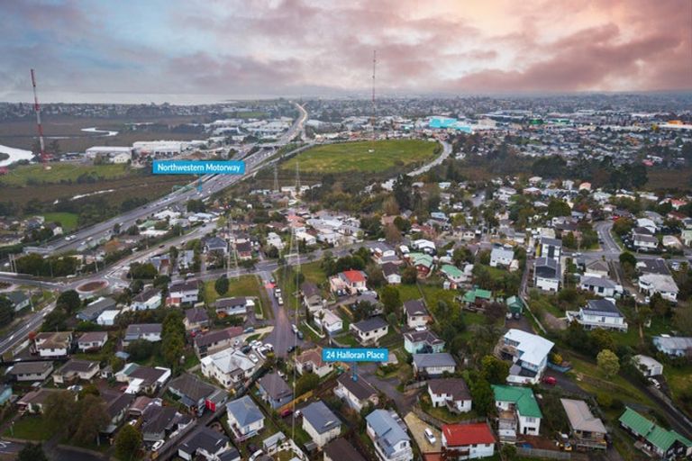 Photo of property in 24 Halloran Place, Massey, Auckland, 0614