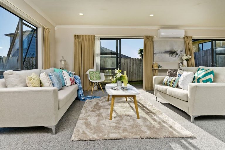Photo of property in 14 Sapperton Drive, Henderson, Auckland, 0612