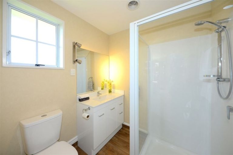 Photo of property in 2 Broadfell Avenue, Avonhead, Christchurch, 8042