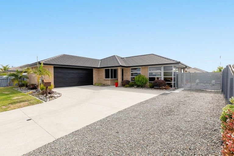 Photo of property in 20 Rainey Crescent, Papamoa Beach, Papamoa, 3118