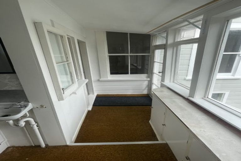 Photo of property in 19 Myrtle Crescent, Mount Cook, Wellington, 6021