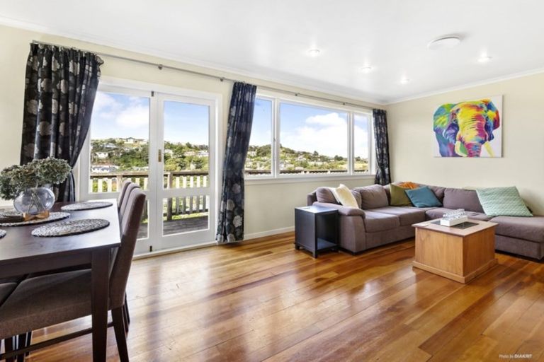 Photo of property in 137 Ruskin Road, Newlands, Wellington, 6037