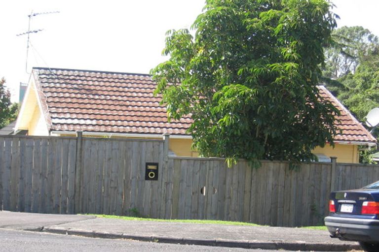 Photo of property in 2/21 Mahara Avenue, Birkenhead, Auckland, 0626