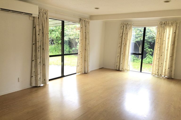 Photo of property in 2/33 Glenharrow Avenue, Avonhead, Christchurch, 8042