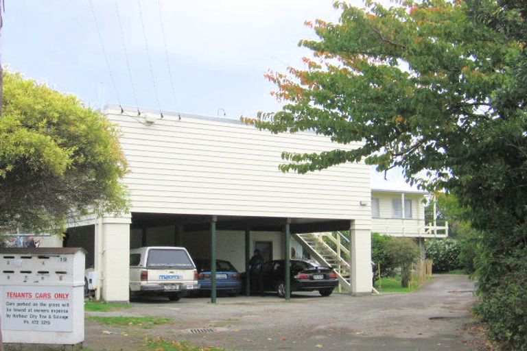 Photo of property in 1/19 Pirie Crescent, Moera, Lower Hutt, 5010