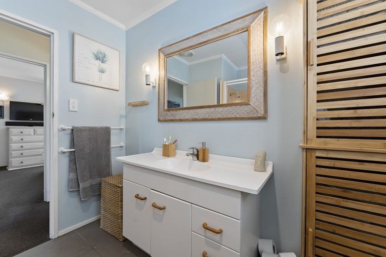 Photo of property in 1 Sutherland Crescent, Westbrook, Palmerston North, 4412