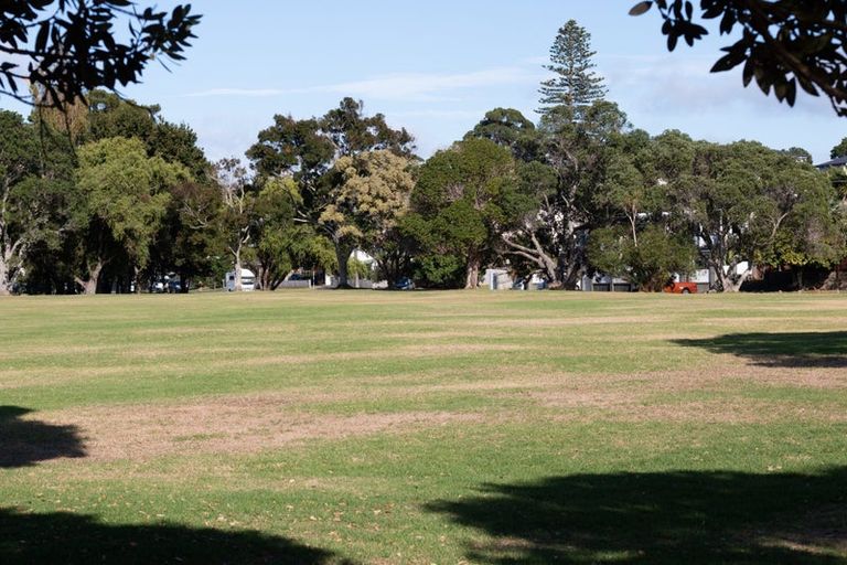 Photo of property in 22 Old Lake Road, Narrow Neck, Auckland, 0624