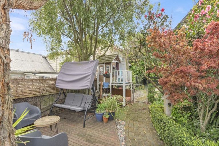 Photo of property in 68 Palatine Terrace, Saint Martins, Christchurch, 8022