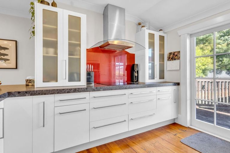 Photo of property in 1106 Caroline Road, Mayfair, Hastings, 4122