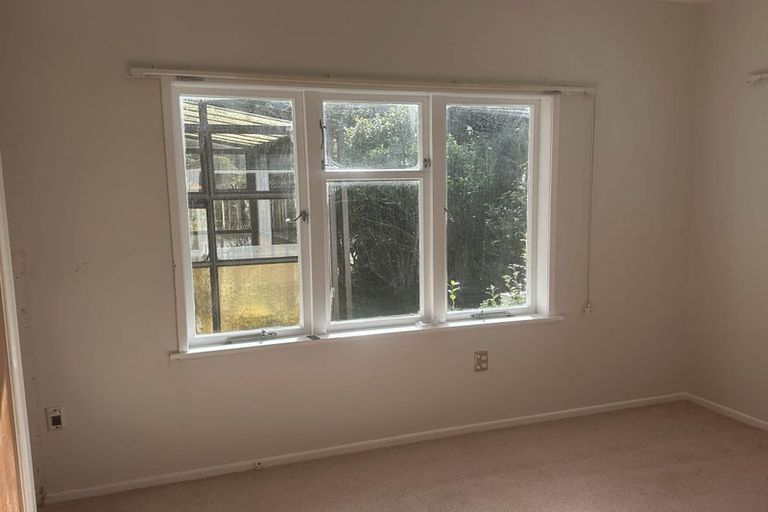 Photo of property in 5 Hollies Crescent, Johnsonville, Wellington, 6037