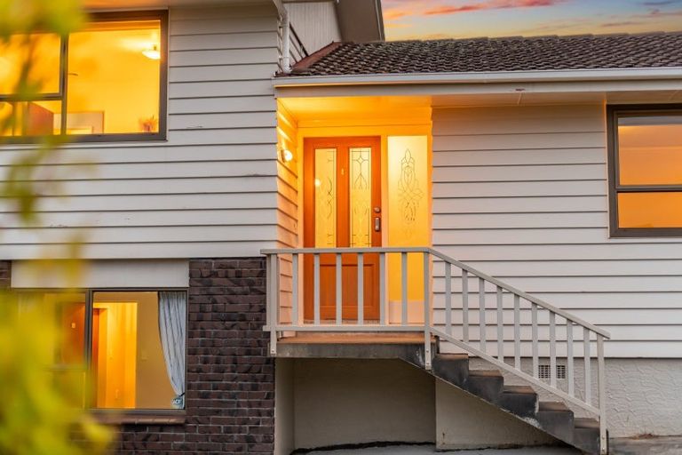 Photo of property in 32 Seymour Grove, Kingsley Heights, Upper Hutt, 5018