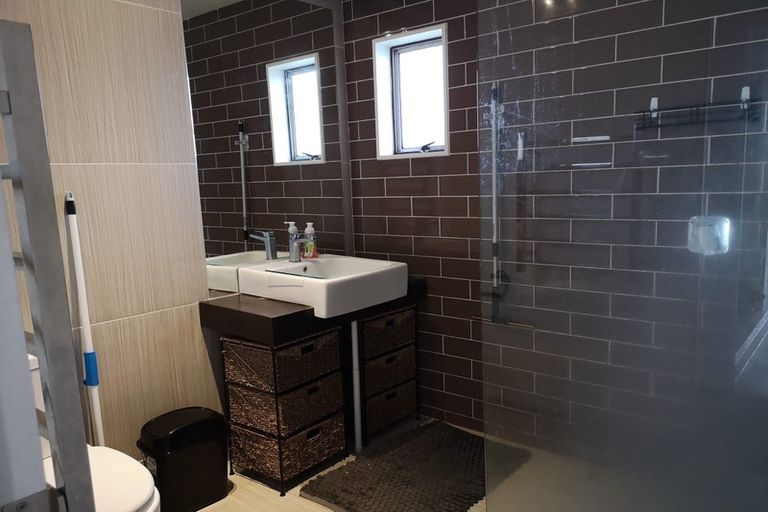 Photo of property in 1/46 Chippendale Crescent, Birkdale, Auckland, 0626