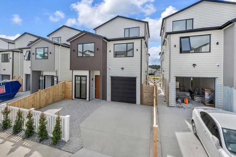 Photo of property in 16 Laquinta Place, Flat Bush, Auckland, 2019