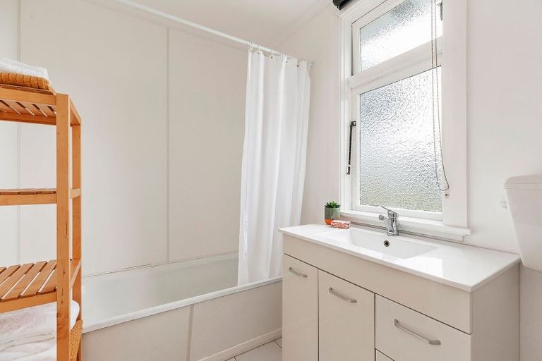 Photo of property in 54 Hornsey Road, Melrose, Wellington, 6023