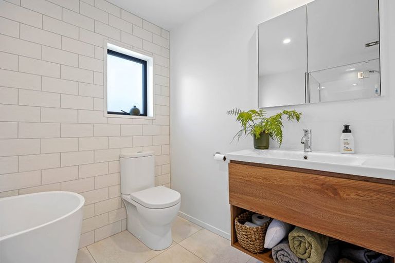 Photo of property in 84 Palatine Terrace, Saint Martins, Christchurch, 8022