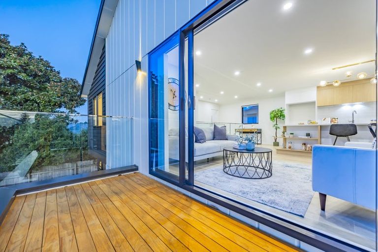 Photo of property in 3c Dawnhaven Drive, Te Atatu Peninsula, Auckland, 0610