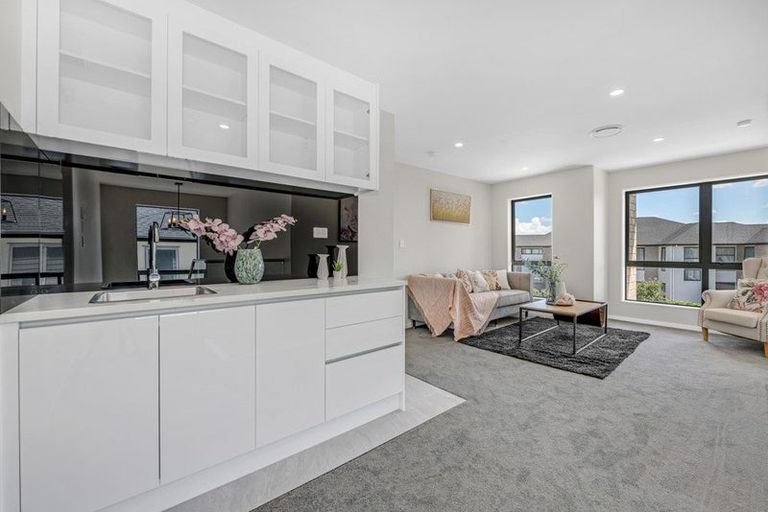 Photo of property in 54 Drumbuoy Drive, Flat Bush, Auckland, 2019