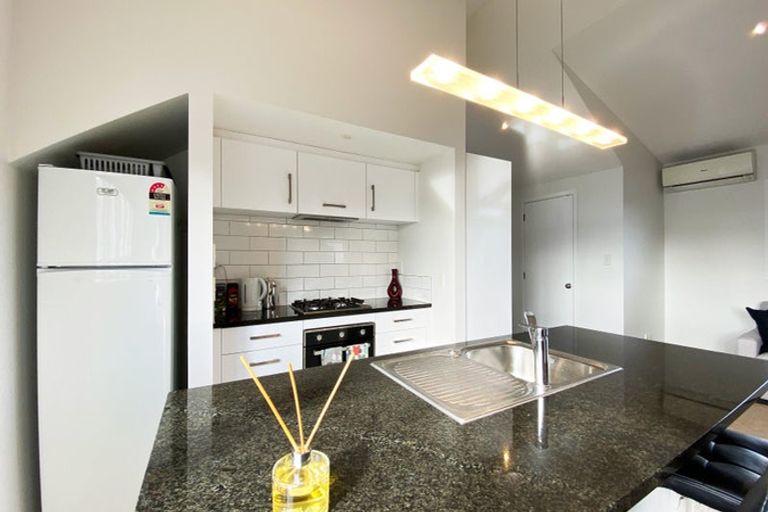 Photo of property in 2 Brassey Road, Birkenhead, Auckland, 0626