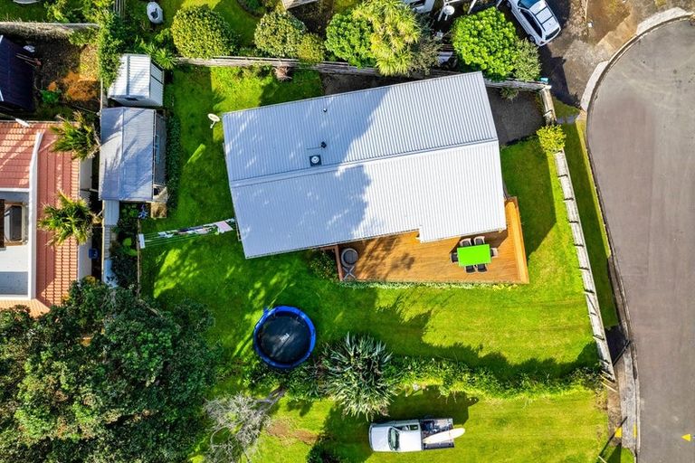 Photo of property in 3 Mallinder Place, Oakura, 4314