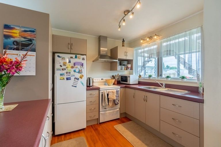 Photo of property in 11 Raglan Street, Mangere East, Auckland, 2024