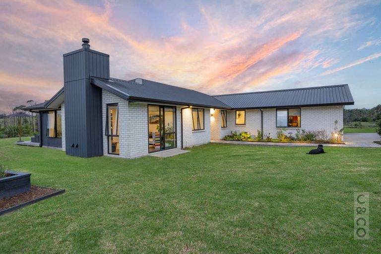 Photo of property in 225b Amreins Road, Taupaki, 0782