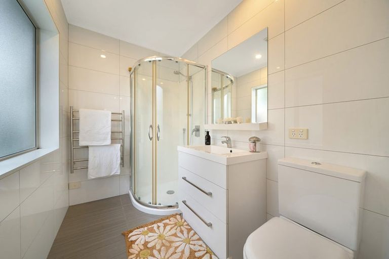 Photo of property in 6 Graven Court, Henderson, Auckland, 0612