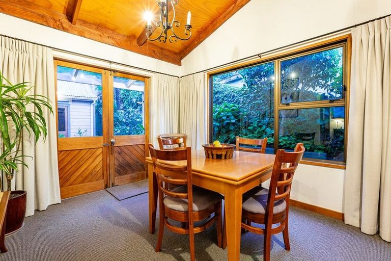 Photo of property in 146 Breaker Bay Road, Breaker Bay, Wellington, 6022