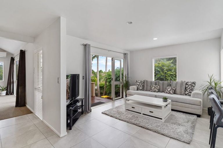 Photo of property in 11 Tyrico Close, Unsworth Heights, Auckland, 0632