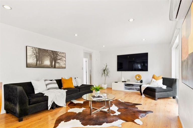 Photo of property in 2/49a Lancaster Road, Beach Haven, Auckland, 0626