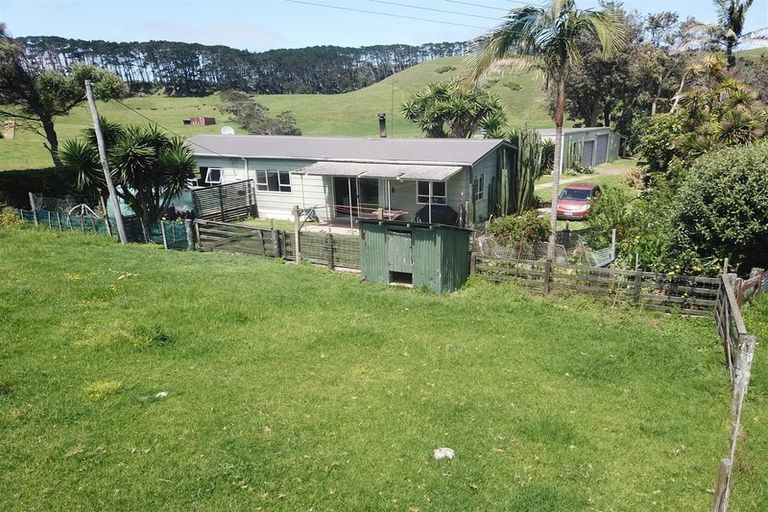 Photo of property in 431 Rehutai Road, Baylys Beach, Dargaville, 0377