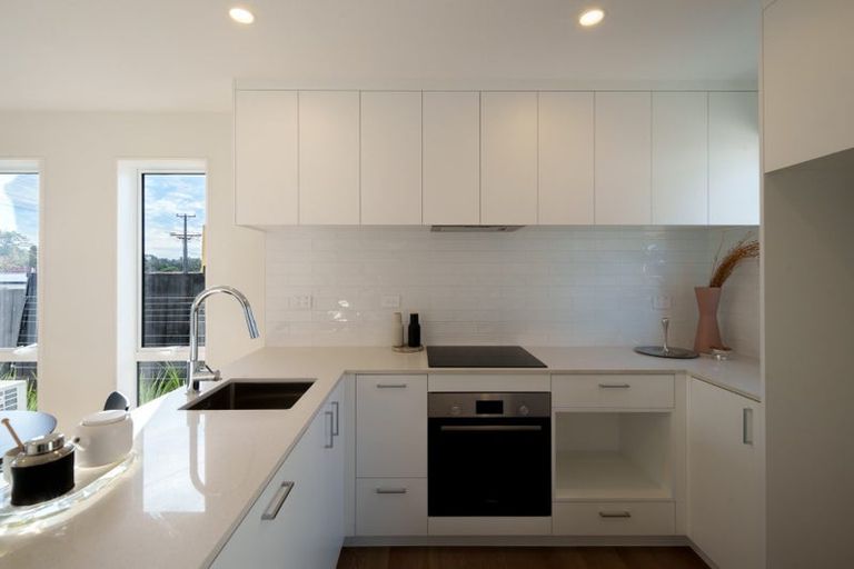 Photo of property in 2/5 Preston Avenue, Henderson, Auckland, 0610