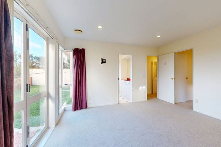Photo of property in 16 Imran Terrace, Khandallah, Wellington, 6035