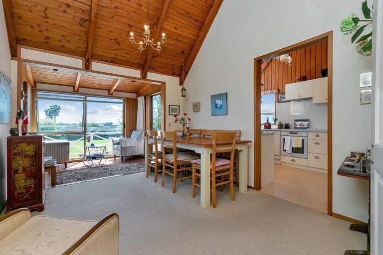 Photo of property in 2/13 Nimrod Place, Half Moon Bay, Auckland, 2012