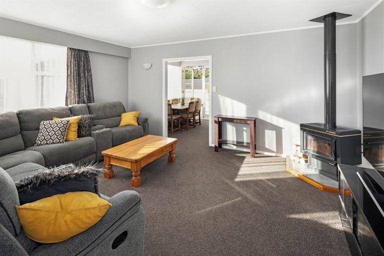 Photo of property in 3 Terrance Grove, Paparangi, Wellington, 6037