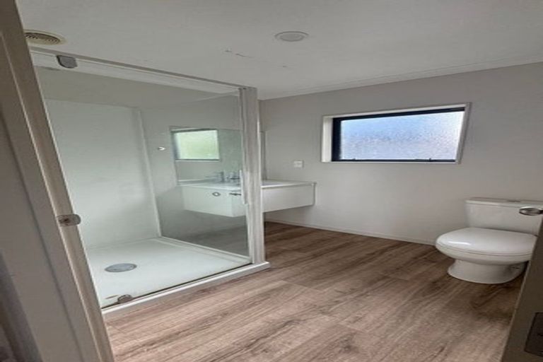 Photo of property in 22 Beihlers Road, Weymouth, Auckland, 2103