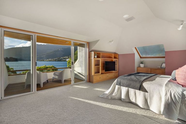 Photo of property in 45 Bay View Road, Kelvin Heights, Queenstown, 9300