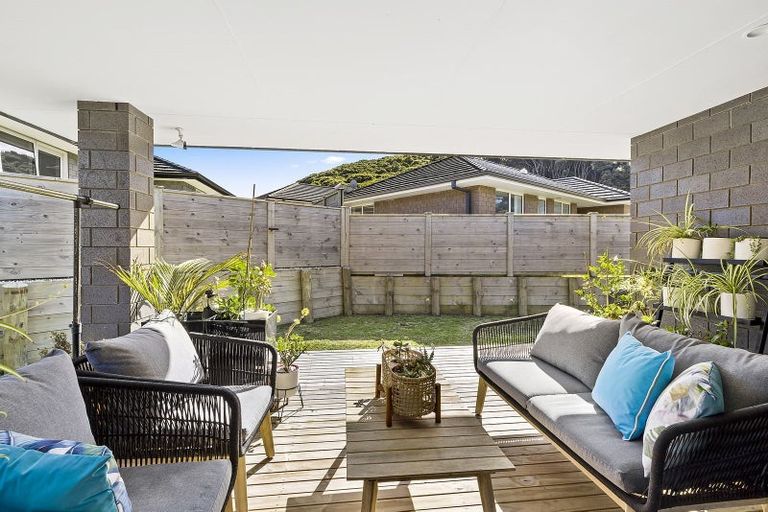 Photo of property in 14 Mooring Close, Whitby, Porirua, 5024