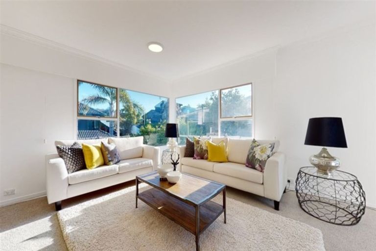 Photo of property in 1/10a Commodore Parry Road, Castor Bay, Auckland, 0620