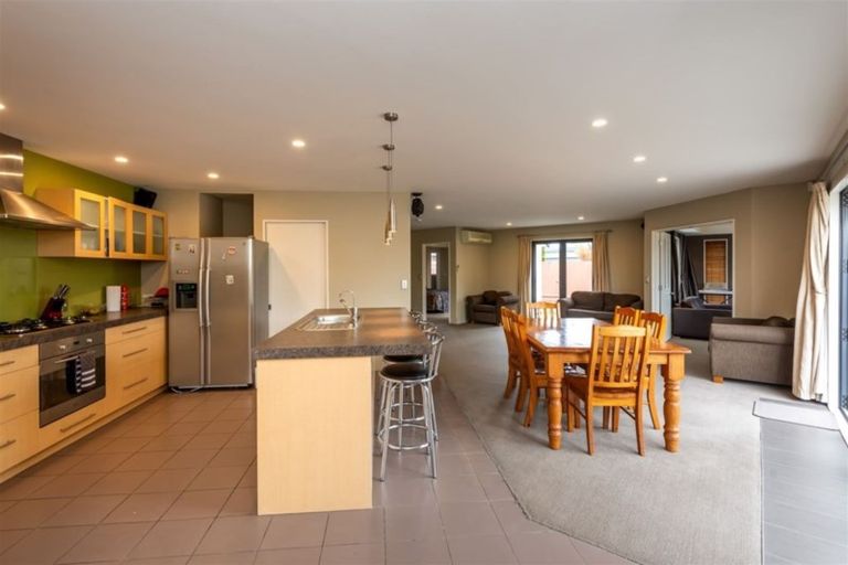 Photo of property in 25 Linkwater Way, Parklands, Christchurch, 8083
