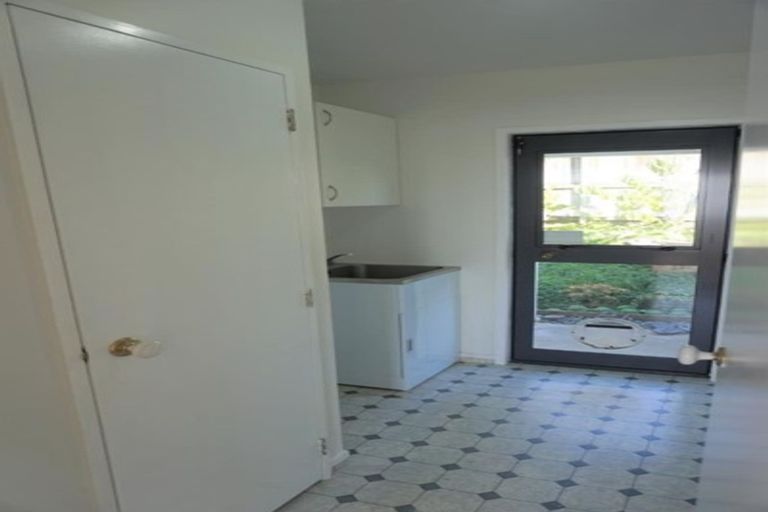 Photo of property in 1/100 Birkdale Road, Birkdale, Auckland, 0626