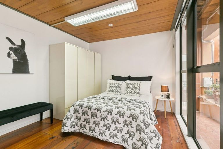 Photo of property in Courtenay Mews Apartments, 3/14 Alpha Street, Te Aro, Wellington, 6011