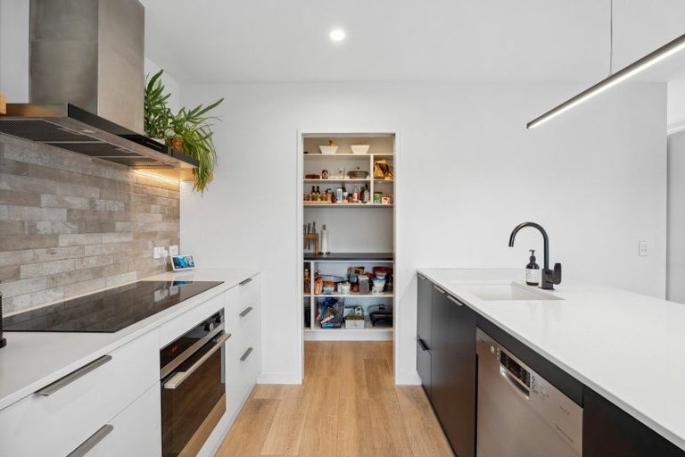 Photo of property in 2 Mcneil Crescent, Wanaka, 9305