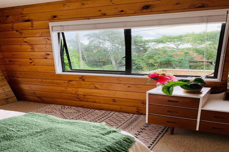 Photo of property in 2/72 Aeroview Drive, Beach Haven, Auckland, 0626