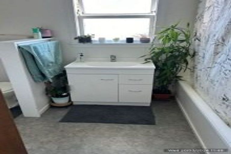 Photo of property in 7a Blenheim Place, Vogeltown, New Plymouth, 4310