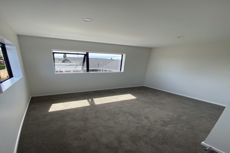 Photo of property in 32a Tupaki Place, Pakuranga Heights, Auckland, 2010