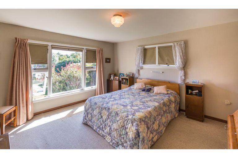 Photo of property in 8 Roslyn Avenue, Mairehau, Christchurch, 8052
