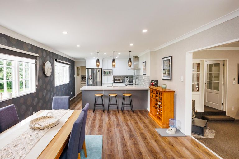 Photo of property in 158 Turitea Road, Fitzherbert, Palmerston North, 4472