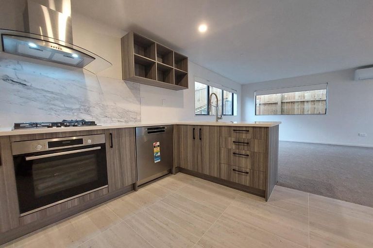 Photo of property in 2/116 Colwill Road, Massey, Auckland, 0614