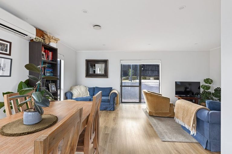 Photo of property in 13 Matipo Road, Te Atatu Peninsula, Auckland, 0610