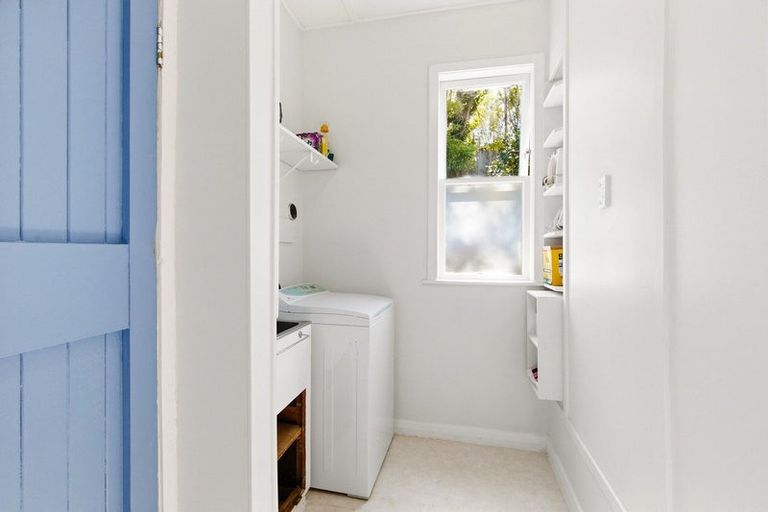 Photo of property in 15 Romney Square, Tawa, Wellington, 5028